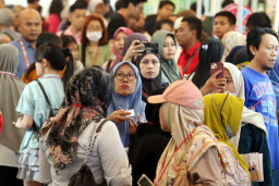 Suasana ramai EastFood Indonesia Expo (IIFEX) 2026 di Grand City Convention Hall, Surabaya, Kamis (18/6/2026).