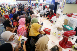 Pameran ini juga menghadirkan berbagai program unggulan, seperti Bakat Boga Challenge 2026, Cooking Demo, dan Baking Demo yang menampilkan inovasi serta kreativitas di bidang kuliner.