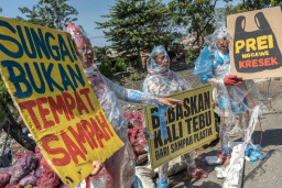 Aktivis menekankan pemulihan sungai harus dilakukan menyeluruh, mulai dari pengurangan sampah, pengelolaan limbah, pengawasan pencemaran, hingga rehabilitasi habitat agar keanekaragaman hayati Kali Tebu tetap terjaga.