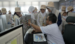 Antusiasme peserta Portground saat di ruang Planning and Control Pelabuhan Tanjung Perak