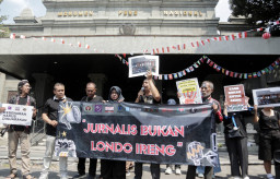 Jurnalis Bukan "Londo Ireng"