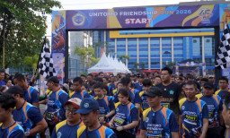 Unitomo Friendship Run 2026 diikuti 727 peserta sebagai rangkaian Dies Natalis ke-45, mengajak masyarakat menerapkan gaya hidup sehat.