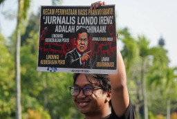 Solidaritas Jurnalis Bali (SJB) menggelar aksi simpati di kawasan Car Free Day Monumen Perjuangan Rakyat Bali, Minggu (2/8/2026).  Foto: Dicky Bisinglasi/PFI Denpasar