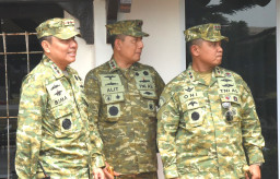 Panglima Koarmada II Laksda TNI I G. P. Alit Jaya, S.H., M.Si., menghadiri secara langsung puncak pelaksanaan Latihan TNI Terintegrasi Tahun 2026