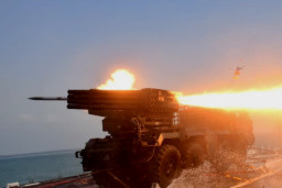 Latihan TNI Terintegrasi Tahun 2026 menampilkan sinergi kekuatan Matra Darat, Laut, dan Udara melalui pengerahan berbagai alutsista modern. Foto/Dispen Koarmada II